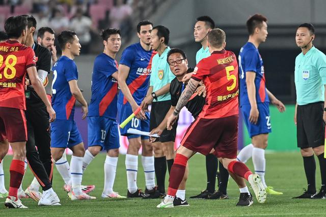 伊朗最高领袖宣称国家已成全球强国，外界反响热烈